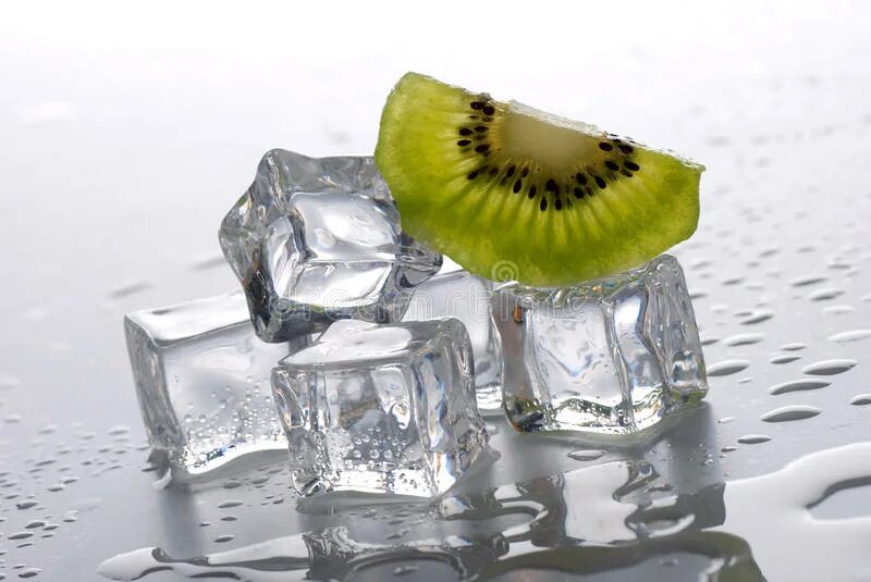 Киви лед. Банан кубики льда с фруктами. Кусочки льда для фотошопа. Ледяной киви.