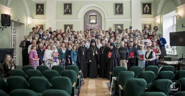 Сретенские православные курсы. Сретенские православные курсы. Православные просветительские курсы сретенская семинария. Символ веры в православии. Сретенская академия актовый зал.