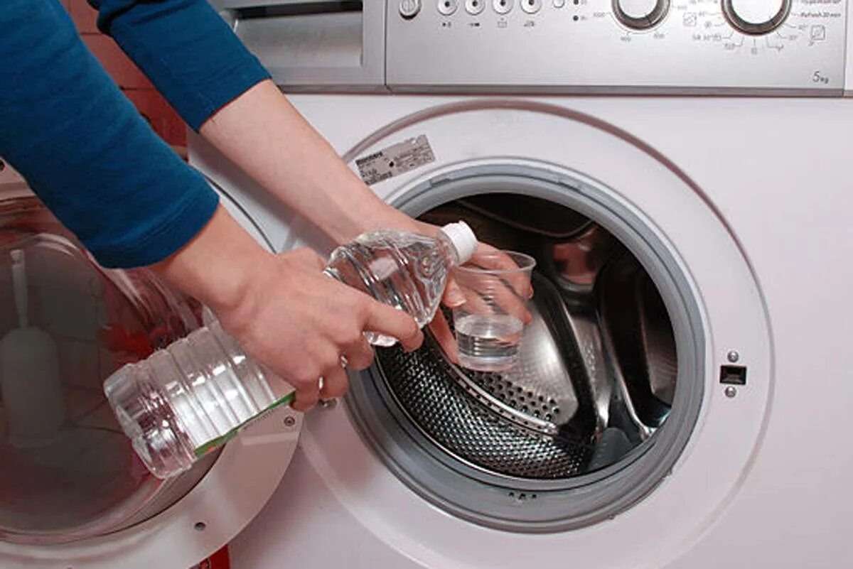Чем можно почистить машинку. Стиральная машина. Мытье стиральной машины. Чистка стиральной машинки. Очистка от накипи машинку автомат.