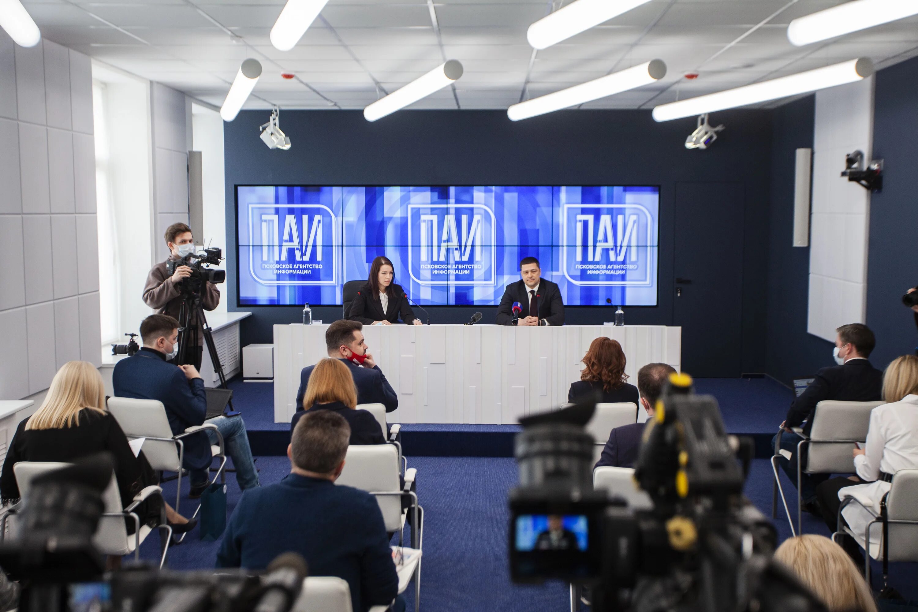 Информация по пресс конференции. Пресс конференция. пресс конференция псков фото. press conference. видеорепортаж картинка.