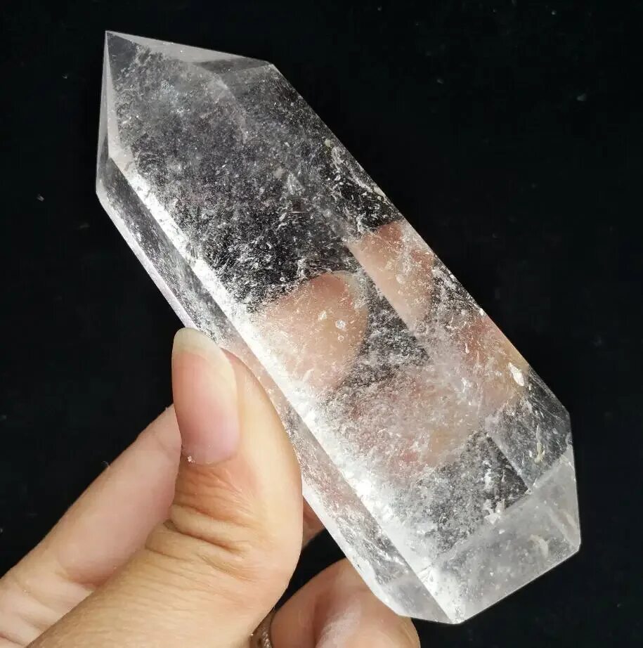 Quartz crystal. Белый кварц Кристалл. Кварц Обелиск. Clear Quartz Obelisk. Кристаллический кварц круглый.