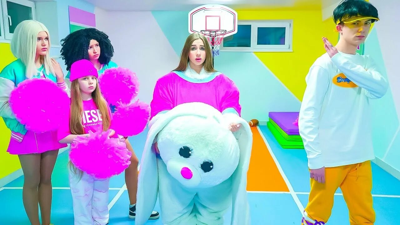 Леди диана черлидерша. Канал леди бани. Леди диана талисман. Канал леди бани. Леди банни леди баг.