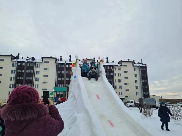 Горки королев боулинг. Каток космолед королев. Горка королева. Горка на королева омск. Горка королева димитровград.
