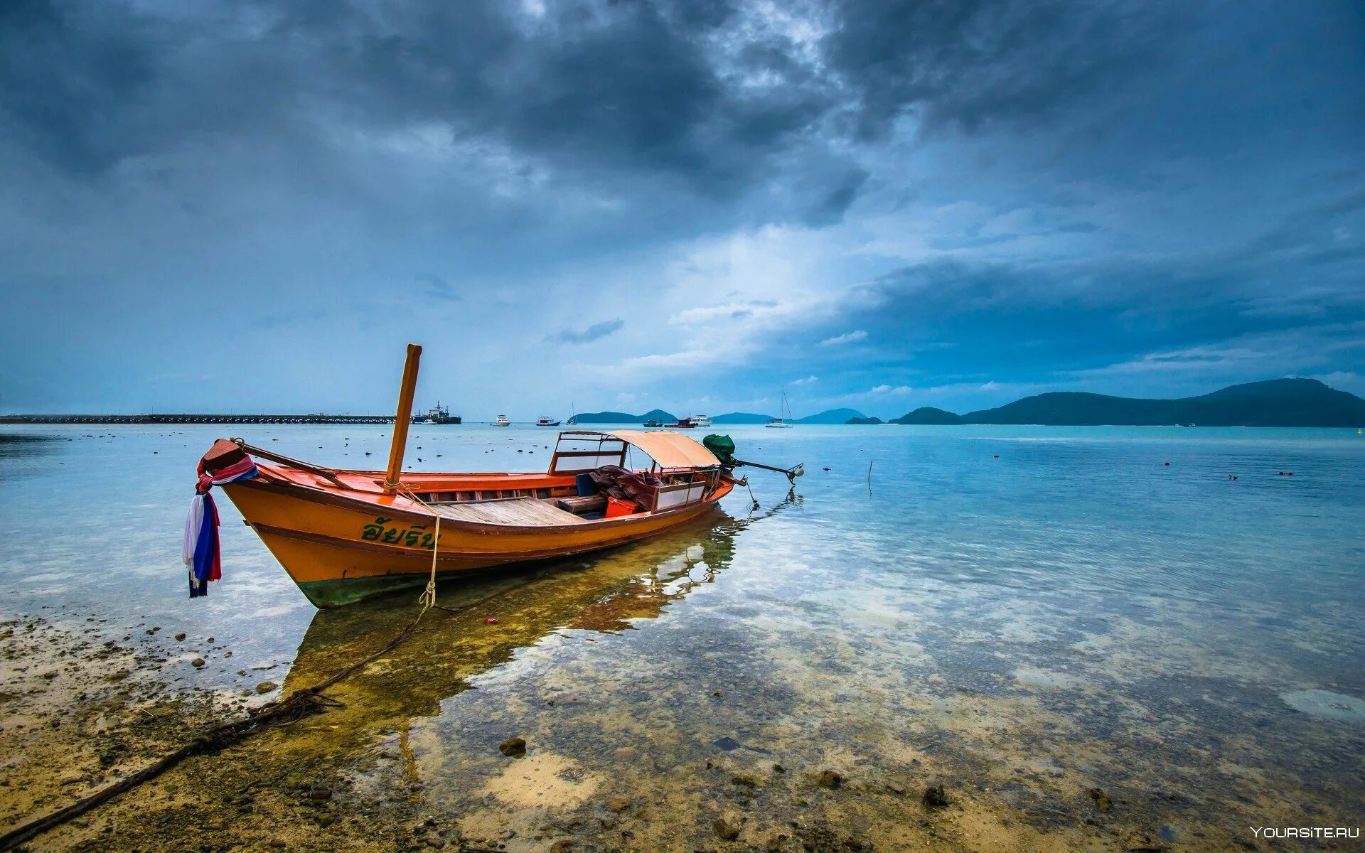 Лодка sea. Каноэ лодка в Тайланде. Лодка в океане. Лодка на берегу моря. Лодка на воде.