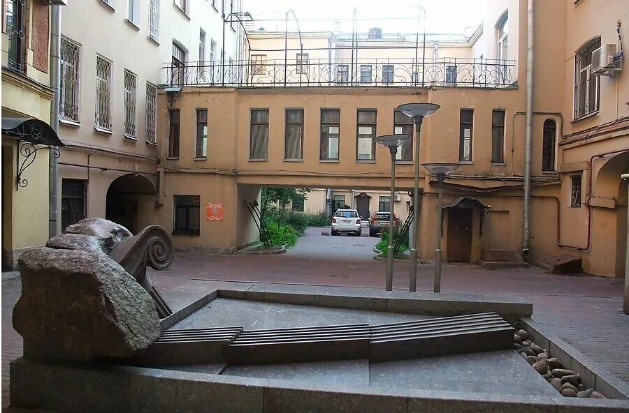 Отзывы дворик санкт петербург. Улица жуковского 31 санкт-петербург. улица жуковского санкт-петербург двор. моховая 26 санкт-петербург двор. жуковского 13 санкт петербург двор.