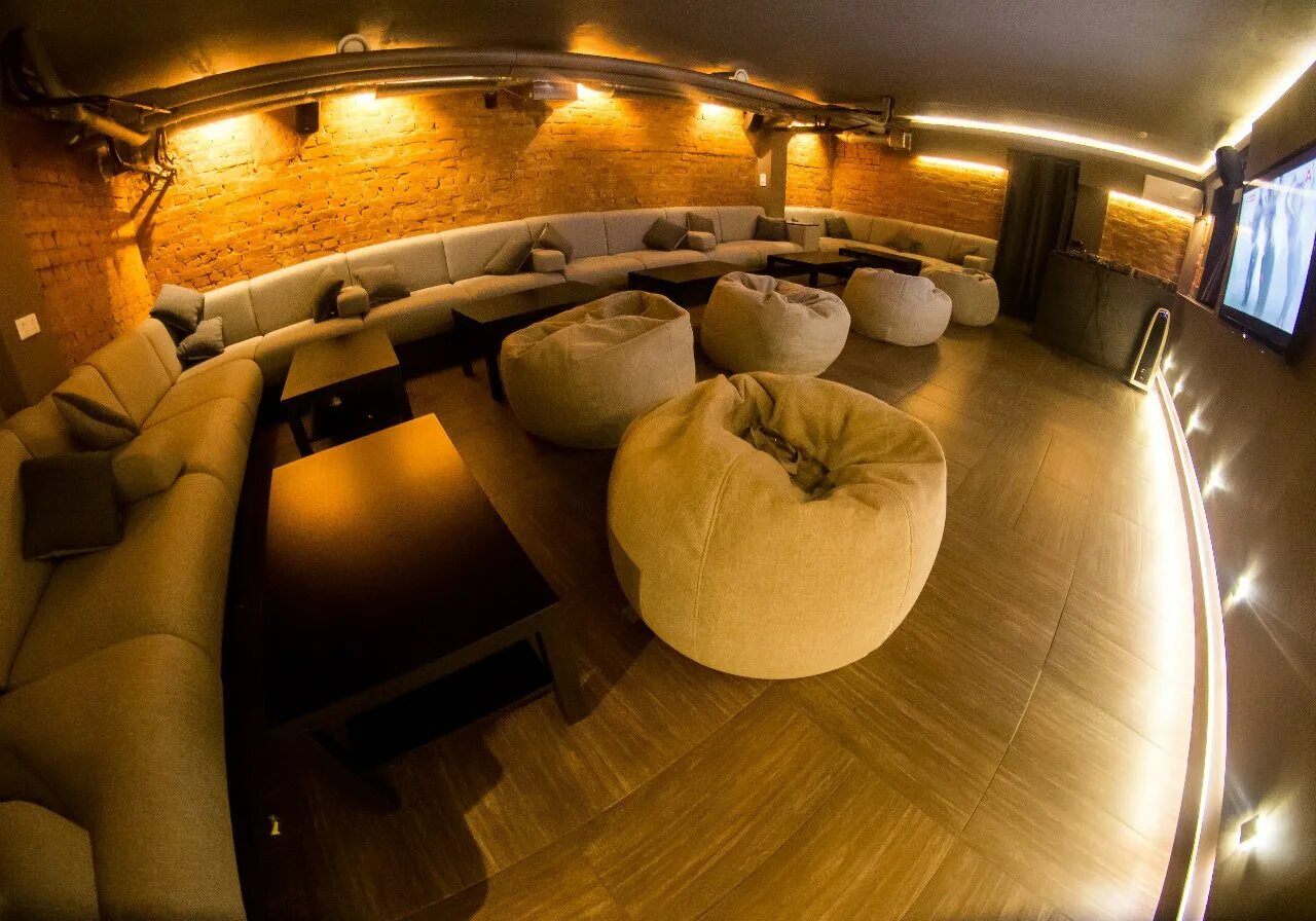 Кальянная в стиле лофт. Лофт серпухов кальянная. Помещение под кальянную. Интерьер кальянной. Декор для кальянной.