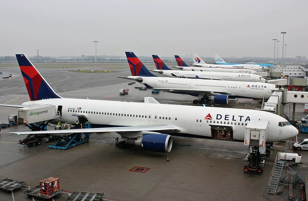Дельта самолет. Авиакомпания delta airlines. 767-300 delta airlines. Delta самолет. Delta самолет.