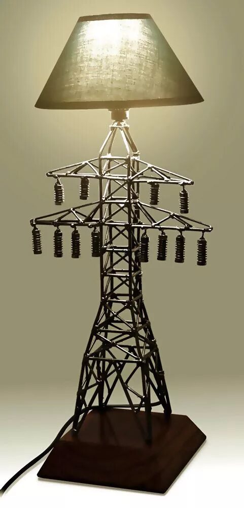 Лампы настольные лэп. Подарок энергетику. Люминесцентные лампы под лэп. Люминесцентные лампы светятся под лэп. Лампа дневного света под лэп.