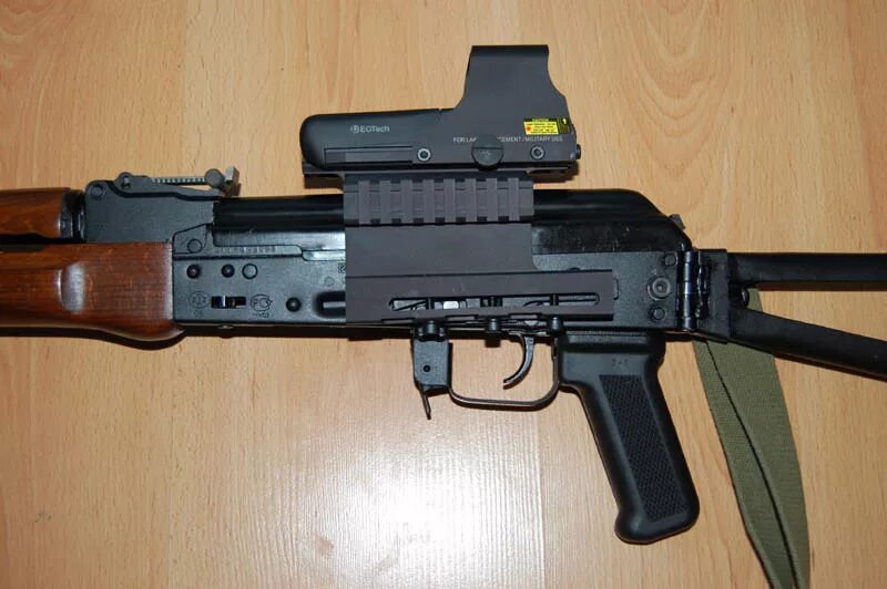 Коллиматор на ак 74. Акс-74у с коллиматорным прицелом. EOTECH 552 на АК. АКМ 74 С коллиматором.