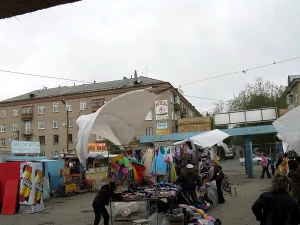 Рынок березники. Городской рынок Березники. Городской рынок города Березники. Торговые ряды Березники. Березники 2000.