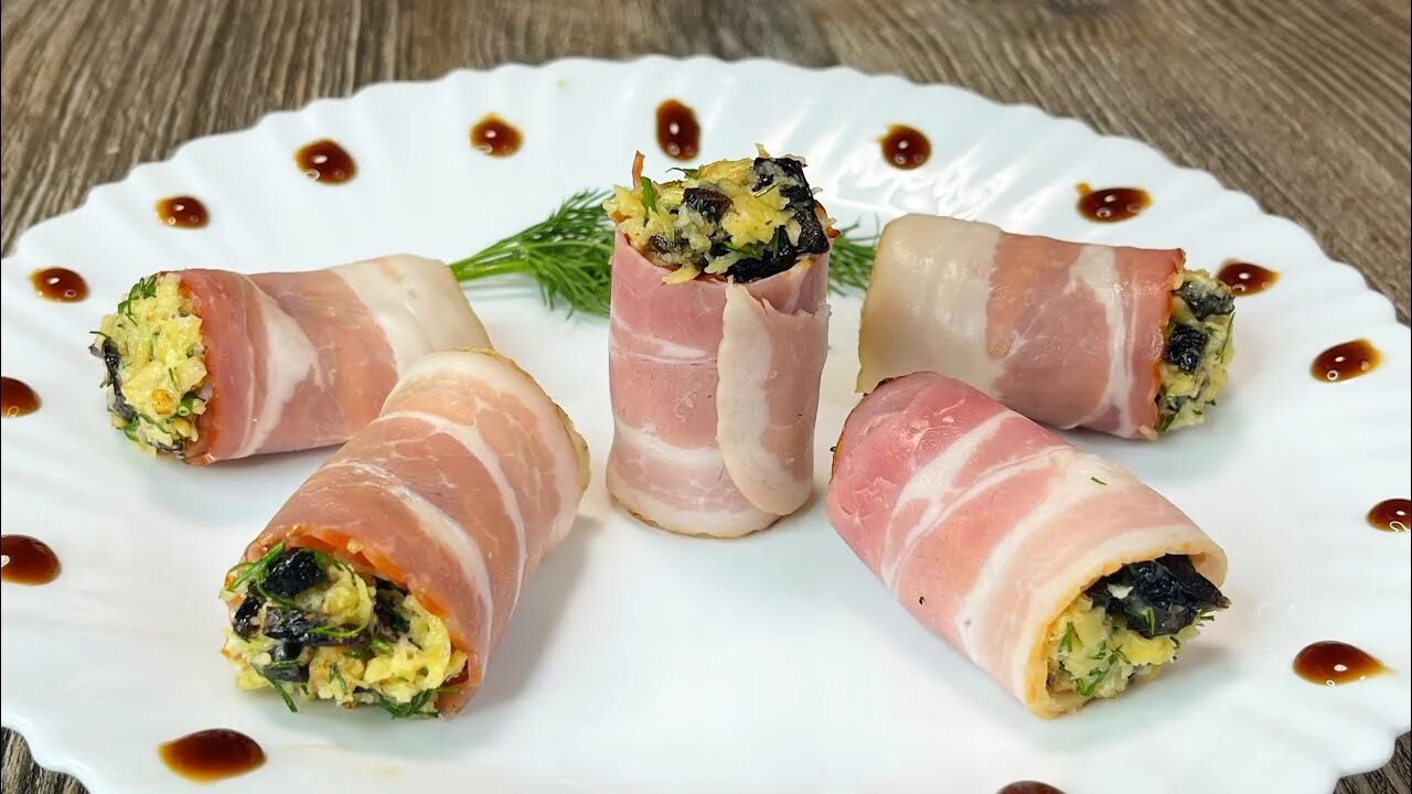 Рулет из тунца для запекания. Закуска из ветчины рулетики с сыром. Роллы из блинчиков. Рулетики на праздничный стол закуска. Рулетики на праздничный стол.
