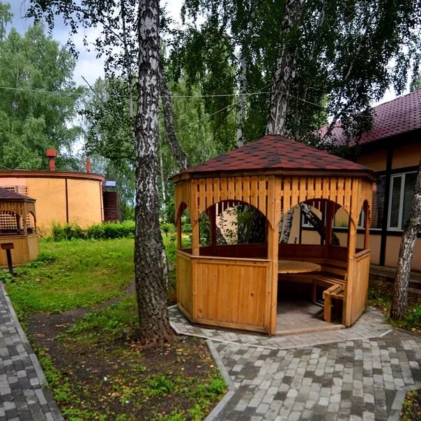 Аренда беседок коломна. Аренда беседок коломна. Беседки 40 меридиан. Воронеж улица берег реки дон 26а/4 макарди. Бирюлевский дендропарк беседки.