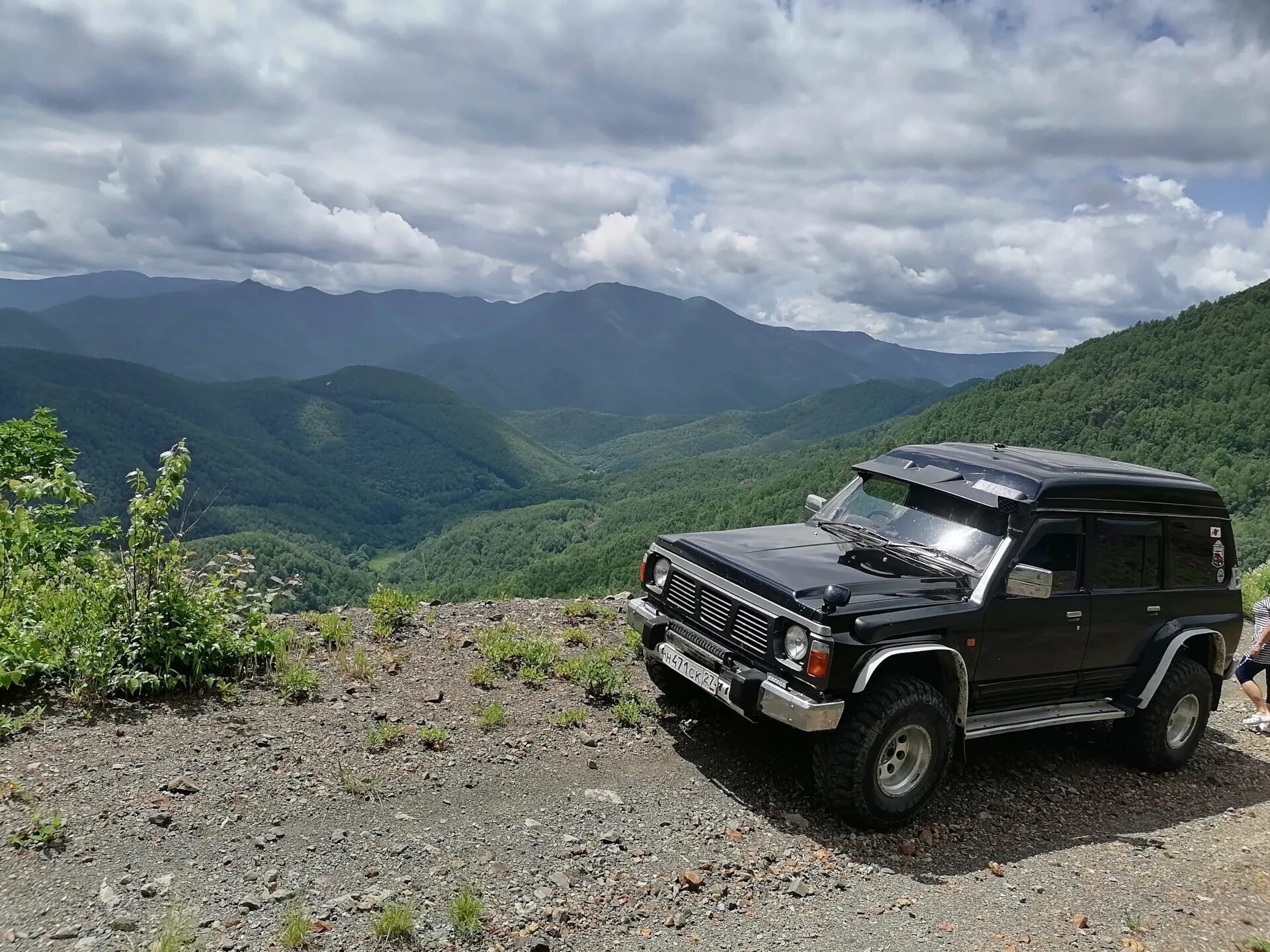 Drom приморский край автомобили. Сопки и Ниссан сафари. Nissan Safari y60. Дром Приморский край. Дорога к Дальнегорску.