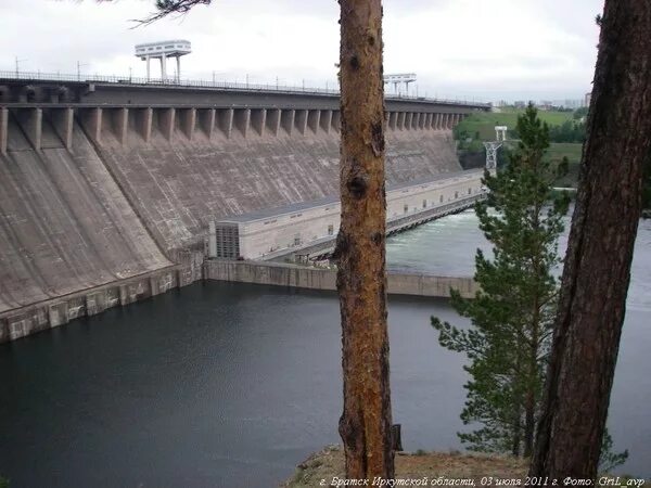 Индекс братска иркутской области. Город Братск Иркутская область фото. Фото набережной Братск на Китай.