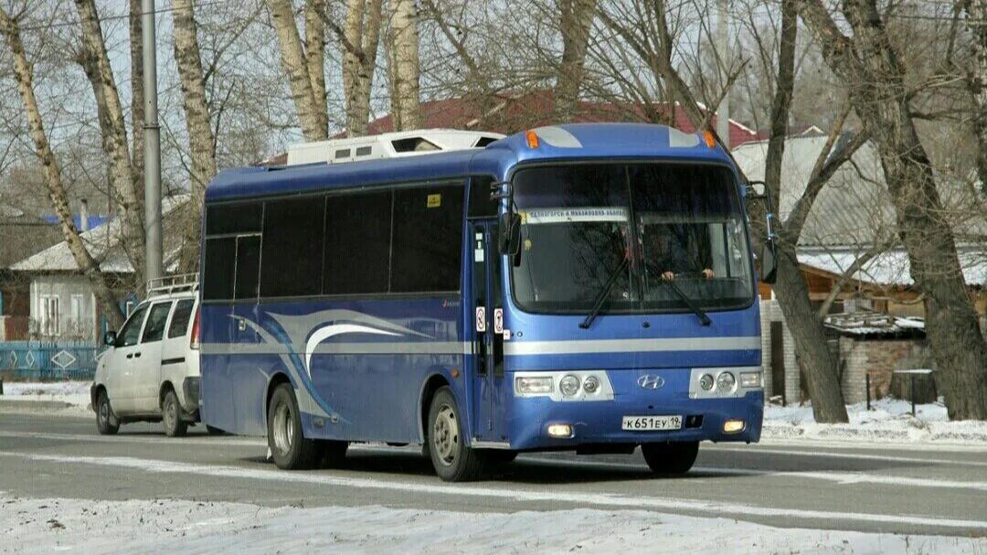 Автобусы саяногорск черемушки. Hyundai AEROTOWN 2008. Автобус Саяногорск. Автовокзал Саяногорск. Саяногорск общественный транспорт.