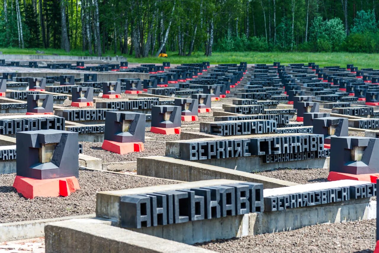 Хатынь когда произошла трагедия. Хатынь мемориальный комплекс. Деревня Хатынь мемориальный комплекс. Мемориал деревни Хатынь. Мемориальный комплекс Хатынь Беларусь.