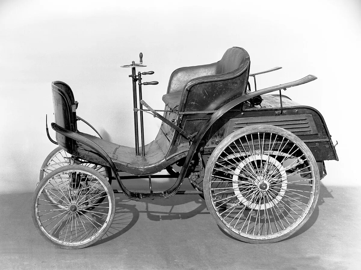 1000 и 1 автомобиль. Benz velo 1894. Автомобиль velo 1894. Benz velo" 1894 года". “Benz velo” 1894 года с клаксоном.