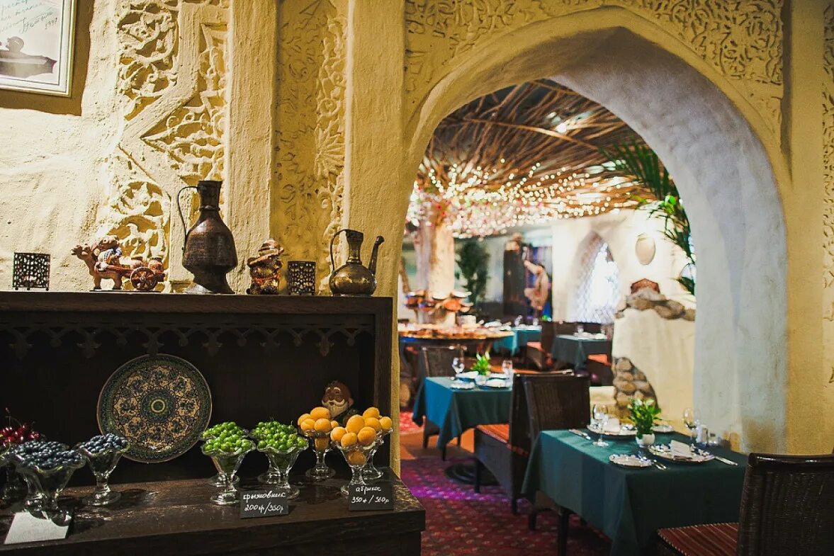 Кафе белое солнце пустыни москва. Белое солнце пустыни ресторан веранда. Белое солнце пустыни ресторан калуга. Белое солнце пустыни ресторан калуга. Белое солнце пустыни ресторан.