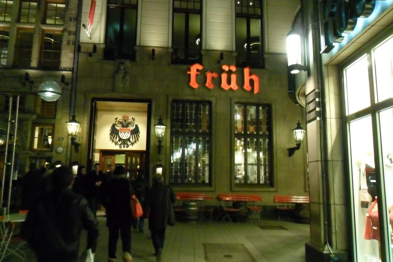 Город одеколона. Fruh ресторан Кельн. Fruh пивоварня в Кельне. Рестораны в Кёльне. Кельн кафе.