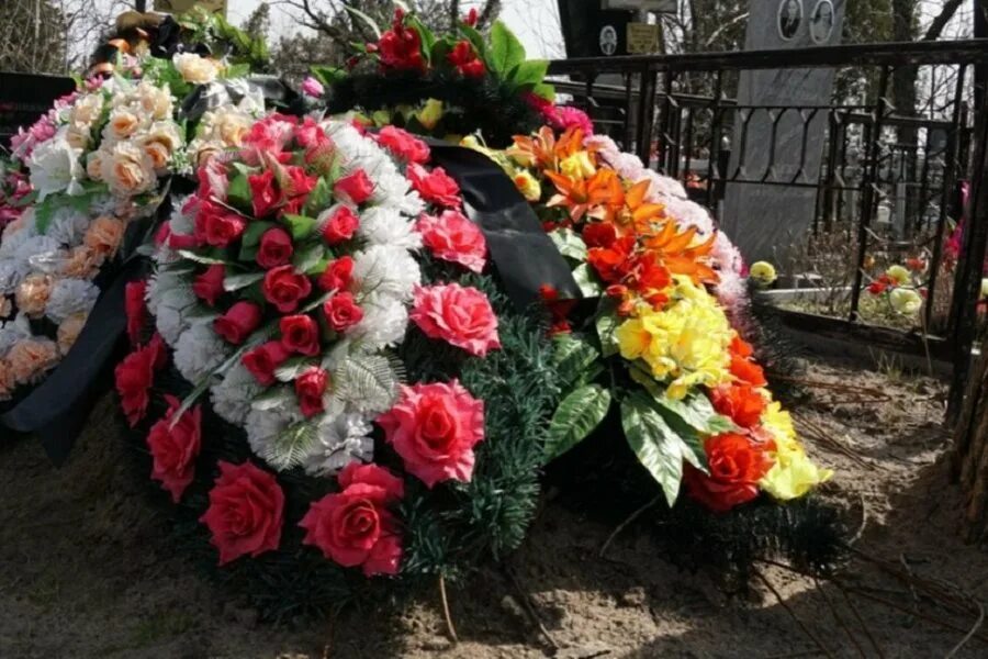 Волгоград похороны сегодня украины. Кладбище волгоград. Волгоград похороны сегодня украины. В волгограде простились с погибшими. Волгоград кладбище вагнер.