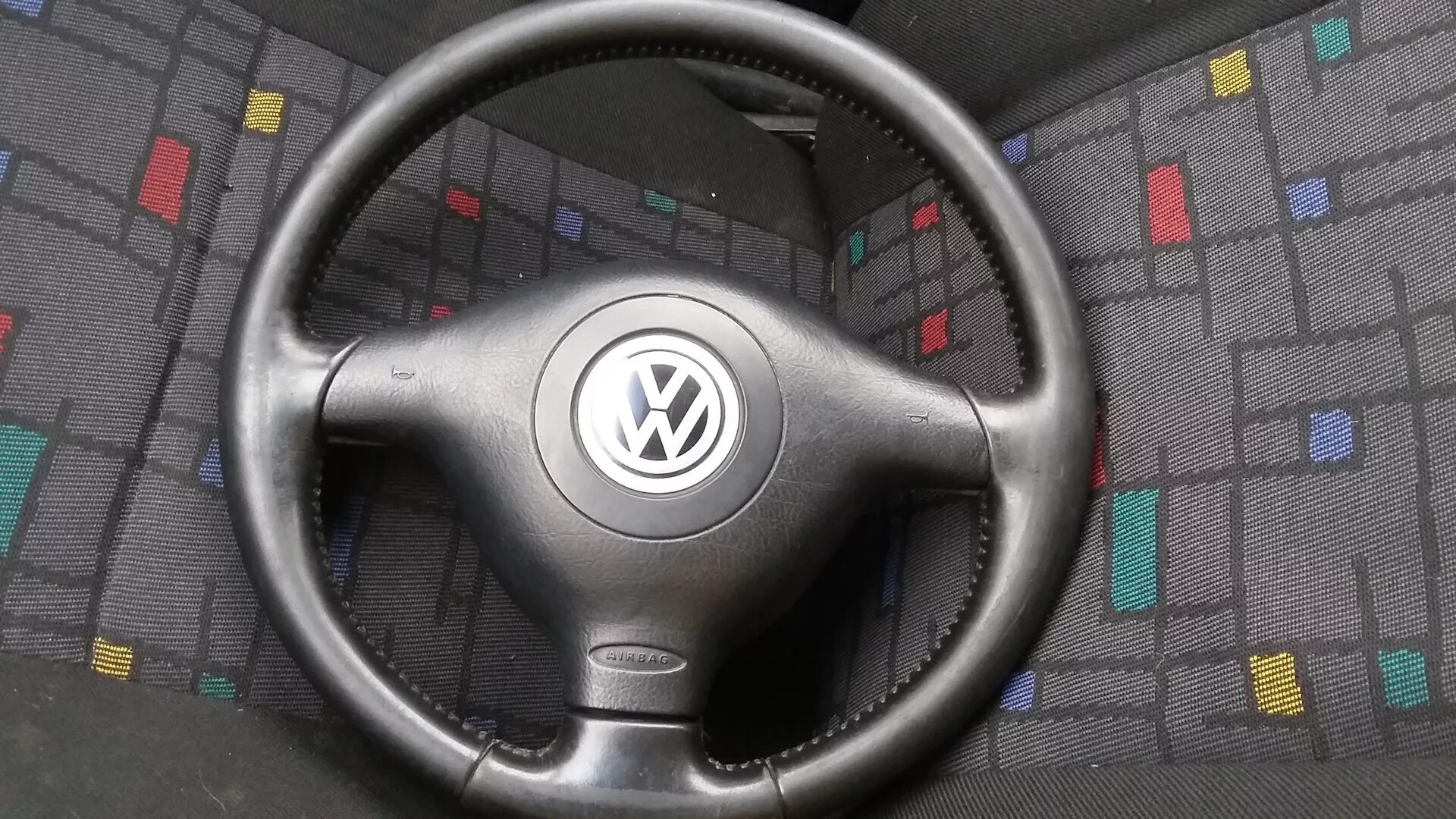 Какой руль подойдет. Руль гольф 4. golf 4 руль. руль фольксваген гольф 3. golf 3 руль от passat.