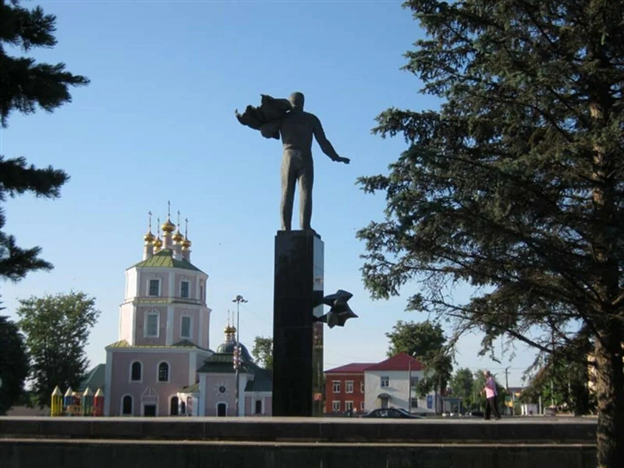 Г гагарин памятники. Гагарин памятник в Гжатске. Гагарин Смоленская область памятник. Достопримечательности Гагарина Смоленской области. Памятник Гагарина в Гагарине Смоленской области.