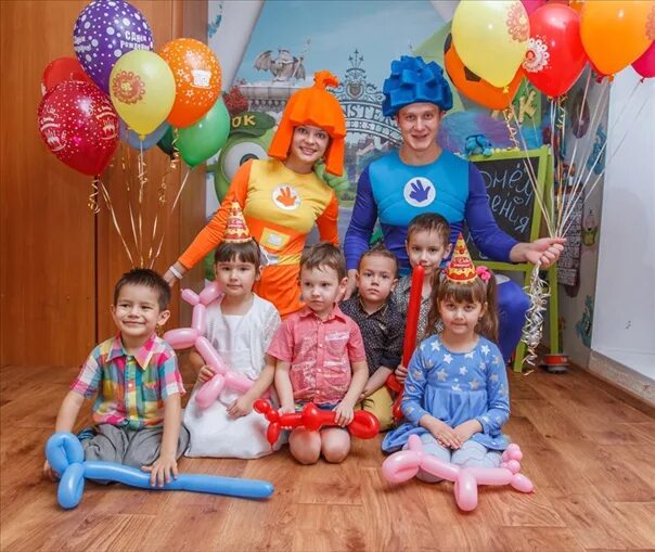 Mime and boy. Веселый клоун аниматоры. Аниматоры на день рождения девочки. Клоуны объявление. Аниматоры уфа.