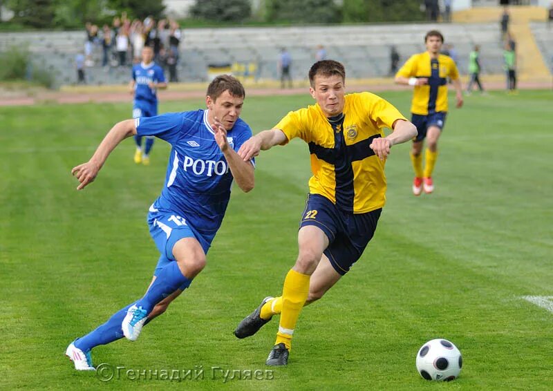 электроэнергия волжский. артём куликов энергия волжский. три головы на здании волгоград фото. энергия волжский футбольный клуб. плотина гэс волгоград.