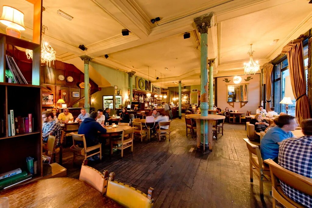 Кафе лев. Бар лев. Бронзовый лев царицыно бар. Бар лев. Lion's head pub мясницкая ул 15.