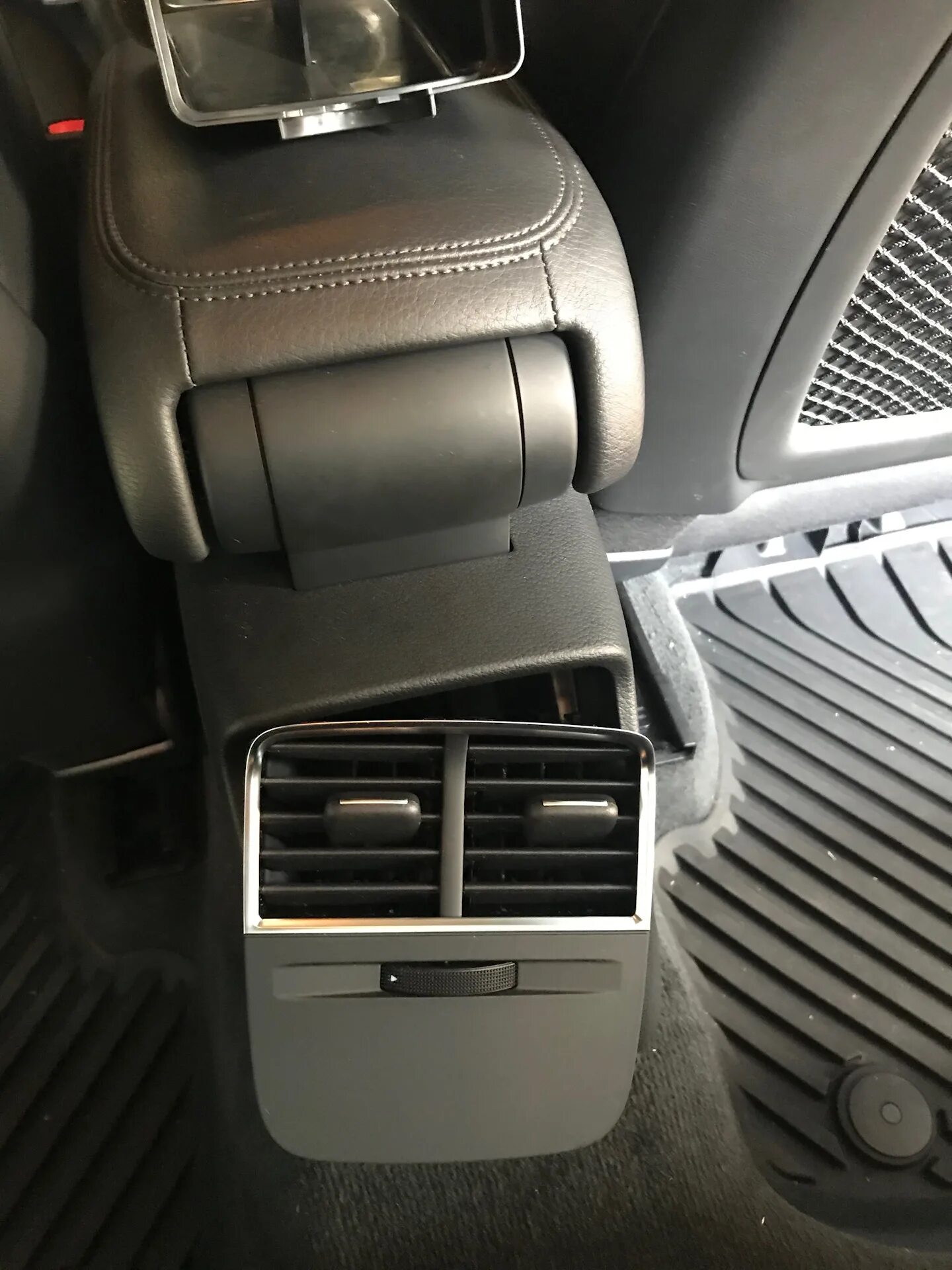 Воздуховод уаз патриот 2015. Дефлекторы печки гольф 4. Задние дефлекторы воздуховоды golf 6. Задние воздуховоды. Задние воздуховоды уаз патриот 2007.