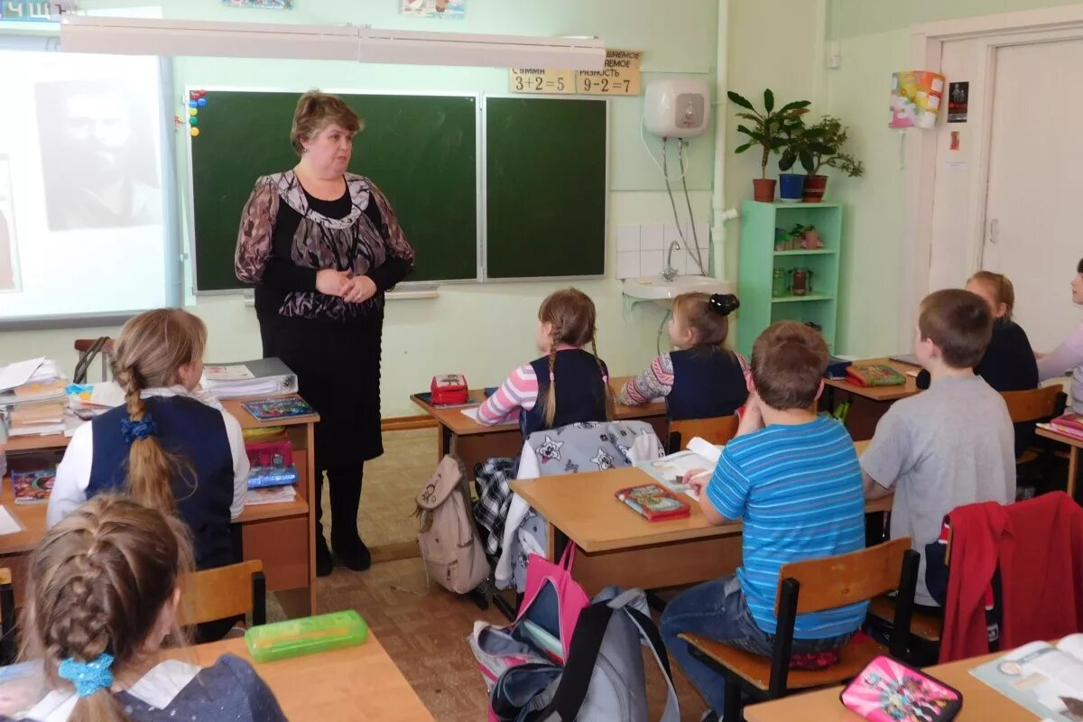 микэби санкт-петербург 18 школа. дети в классе. раздельные школы сообщение. существование школы. занятия в школе старшеклассники.