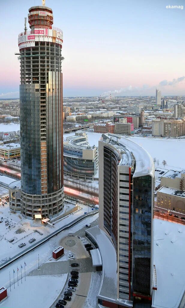 Башня исеть broadway. Екатеринбург высоцкий и башня исеть. Башня исеть высота. Башня исеть высота. Небоскрёб исеть екатеринбург.