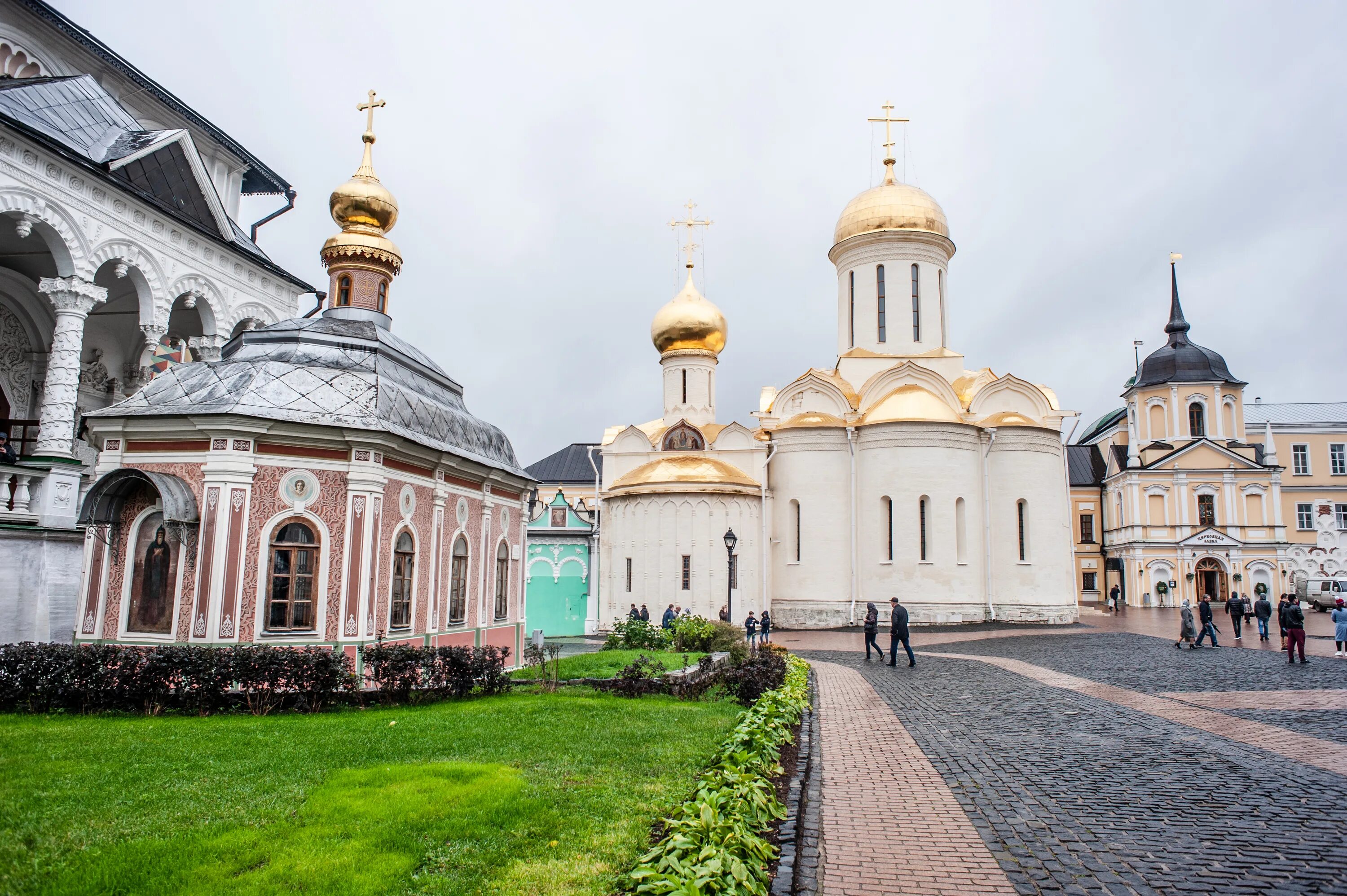 Монастырь святой троице сергиев. Свято-Троицкая Сергиева Лавра. Свято Троицкий монастырь Сергиева Лавра. Лавра Сергия Радонежского Сергиев Посад. Троицкий монастырь Сергиев Посад.