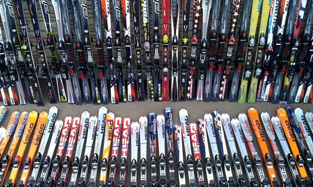 Лыжи сноуборд 2 в 1. Горные лыжи дисконт. Rossignol фрирайд лыжи. Лыжи много лыж. Горные лыжи атомик спортцех.