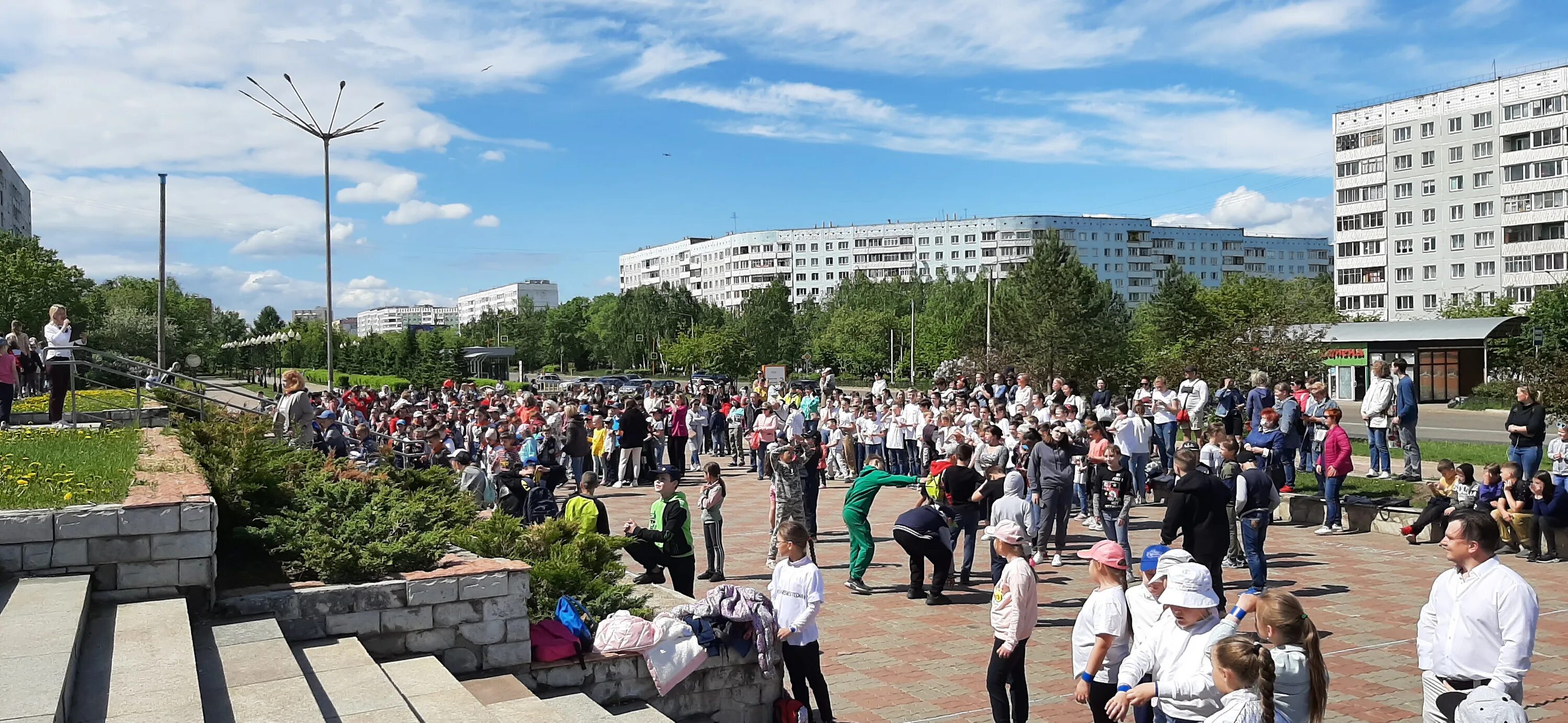 День города Сосновоборск. Площадь Юбилейная Сосновоборск. Гимназия города Сосновоборска Красноярского края. Сосновоборск площадь у мечты.