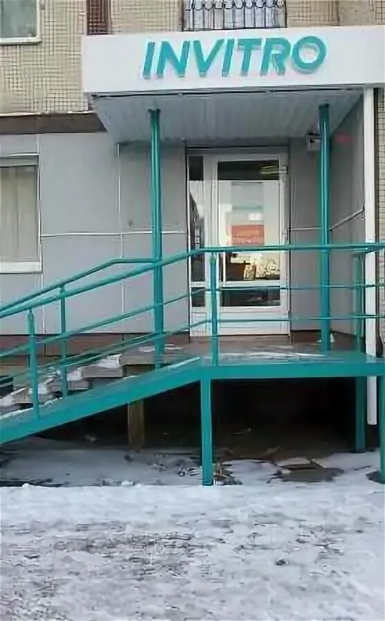 Новосибирская 48 красноярск. Парковка на тротуаре. Абазгаа 37/1 гагра на карте. Парковка на тротуаре. Экспобанк офис.