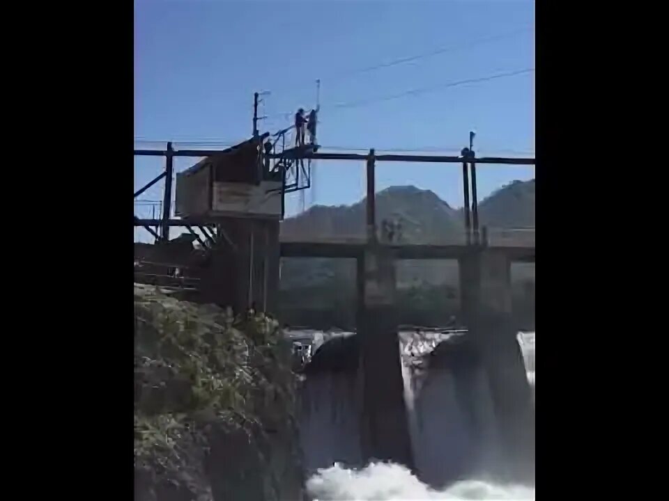 Чемальская гэс тарзанка. Чемальский гэс в горном алтае. Гэс алтай тарзанка. Тарзанка в горном алтае на чемале. Чемальская гэс алтай тарзанка.