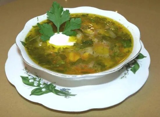 Рассольник с рисом и солеными. Рецепт рассольника с солеными огурцами и рисом. Рассольник с рисом и оливками и лимоном. Суп рассольник с рисом и солеными огурцами. Рассольник рыбный.