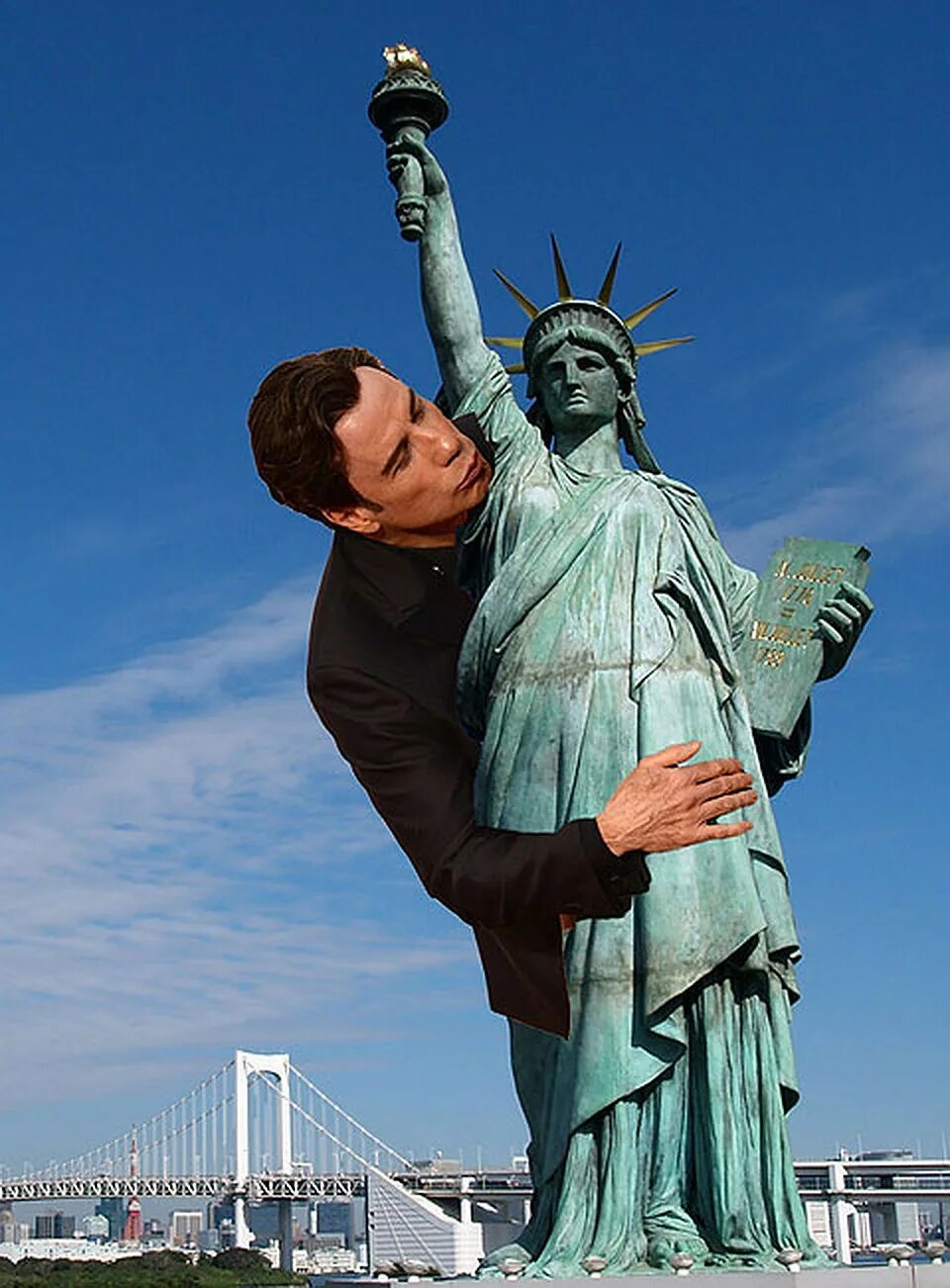 Найди статую. Высота статуи свободы в Нью-Йорке. Статуя свободы в России.