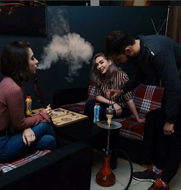 девушка в кальянной. кальянная хасавюрт. кальянная на академической. кальянная хасавюрт. кальянная плаза хасавюрт.