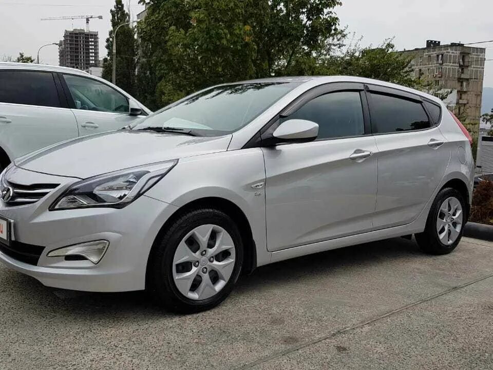 Hyundai Solaris 2016 серый. Хендай Солярис хэтчбек 2016. Hyundai Solaris 2014 хэтчбек. Hyundai Solaris 1.6 at. Хендай солярис 2015 года хэтчбек