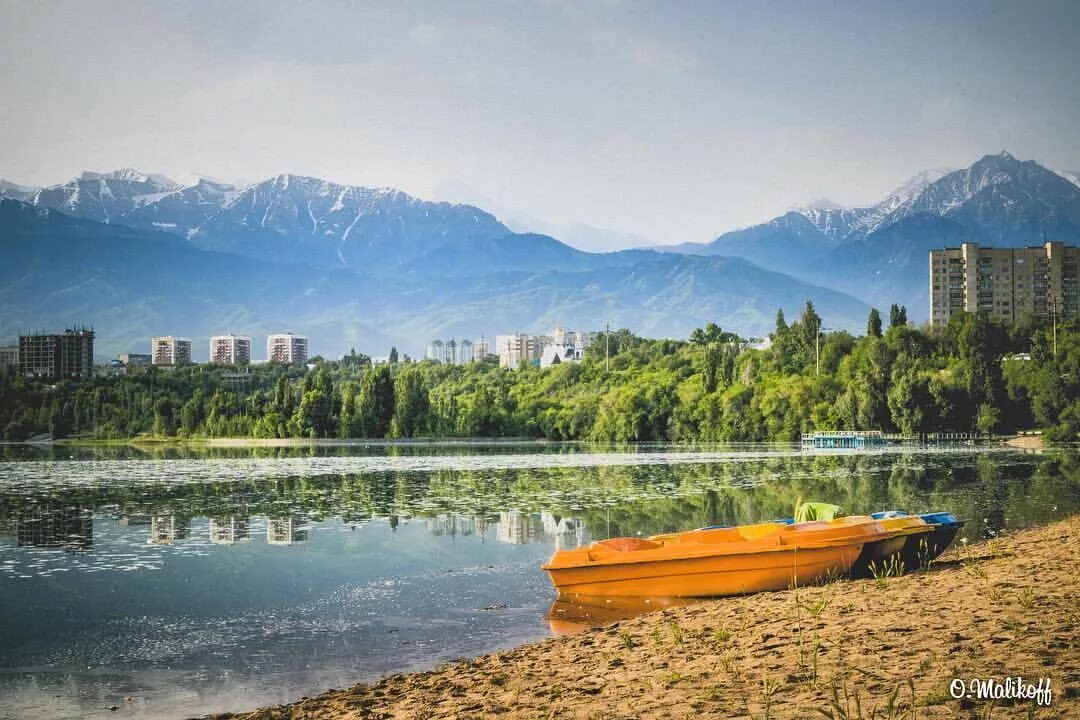 Https almaty. Алма-Ата озеро Сайран. Алма-Ата город. Алма Ата политик Лазурный берег. Алма Ата пляж.