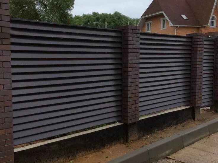 Горизонтальный металлический забор из профлиста купить по цене 2187 руб в Егорье