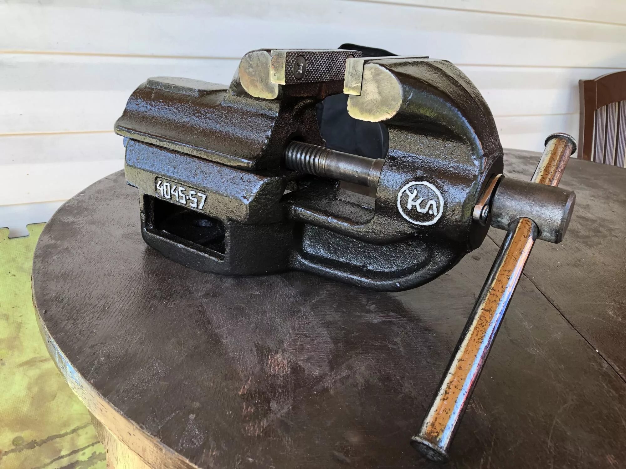 тиски лтм 1958. стальные слесарные тиски kraftool steel 32701-250. советские тиски 72020009. тиски чугунные ссср. тиски упз 852.