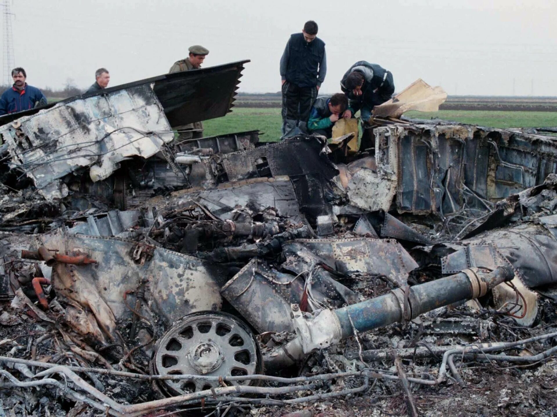 F 117 стелс сбитый в Югославии. Сбитый самолет в Югославии в 1999. Бомбардировки Югославии 117 f. 23 июня 2011