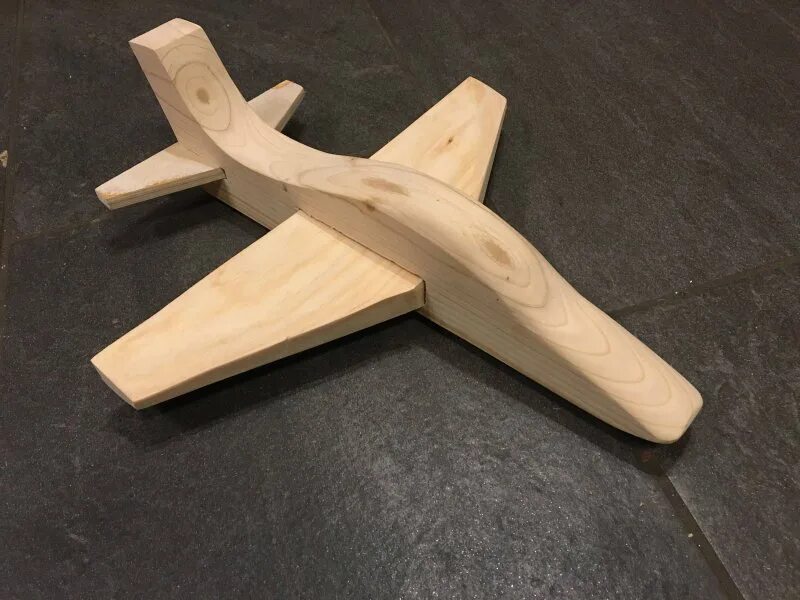 Проект из дерева 7 класс технология мальчики. Деревянный самолет. Сувенирные самолеты из дерева. Простые деревянные изделия. Изделия из дерева легкие.
