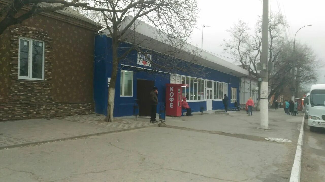 Таганрог старый автовокзал. Старый автовокзал таганрог. Новый автовокзал таганрог. Пригородный автовокзал таганрога фото. Автовокзал таганрог.