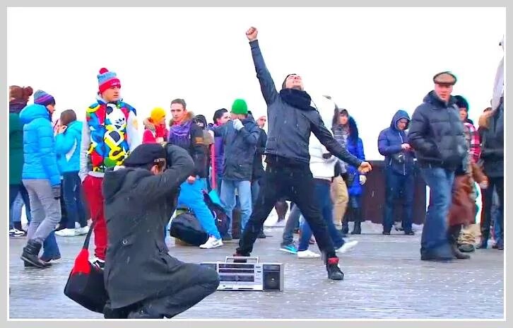 02. На воробьевых горах флешмоб. Флешмоб свадьба воробьевы горы флэшмоб. Флешмоб на воробьиных горах. Танцы на воробьевых горах.