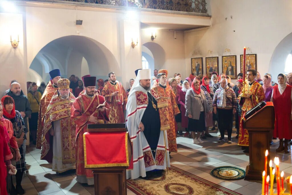 100-летие крещения руси храм троицы. ильинский храм на ильинке. листок храма неупиваемая чаша. пасха храм. богослужение в храме апрелевки.