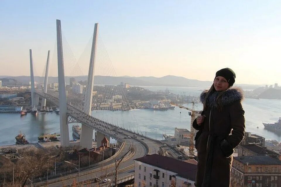 салон часов золотое время ассортимент  во владивостоке. знаменитости города владивостока. приморский край и его столица. вла время владивосток. разница 10 часов с москвой.